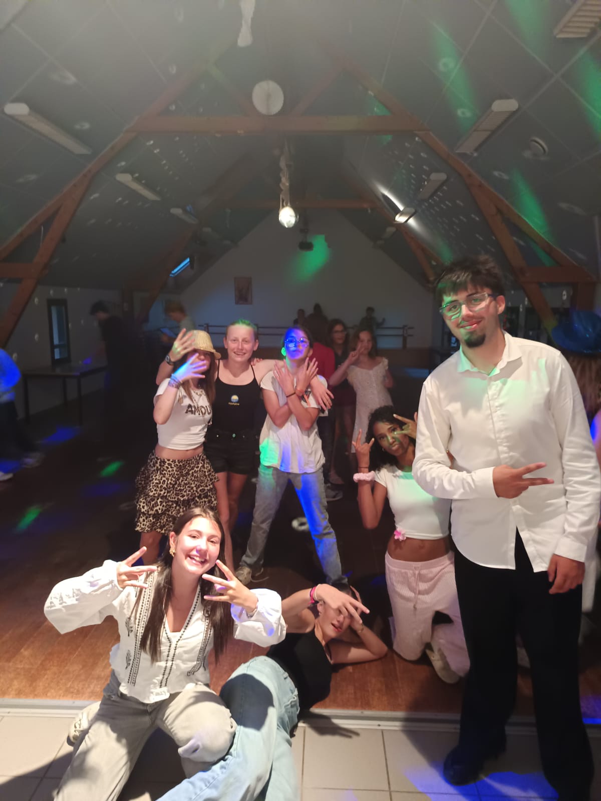 Séjour Comédie Musicale & multi-activités 12-15 ans Centre Bretagne - Image 1